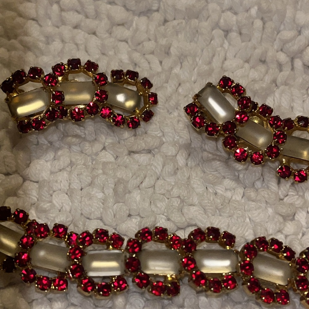 Vintage Gold and Red Jewelry Set - Picture 2 of 7